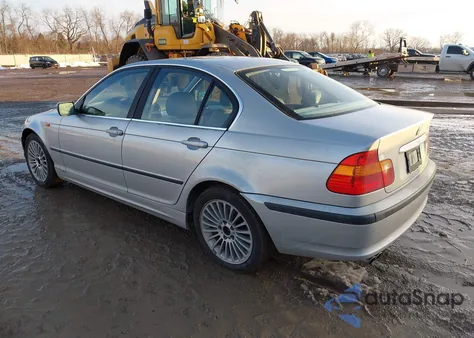 2003 BMW 330Xi z USA, uszkodzony, nr VIN WBAEW53473PG20291